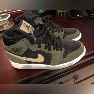 Nike Air Jordan mid SE